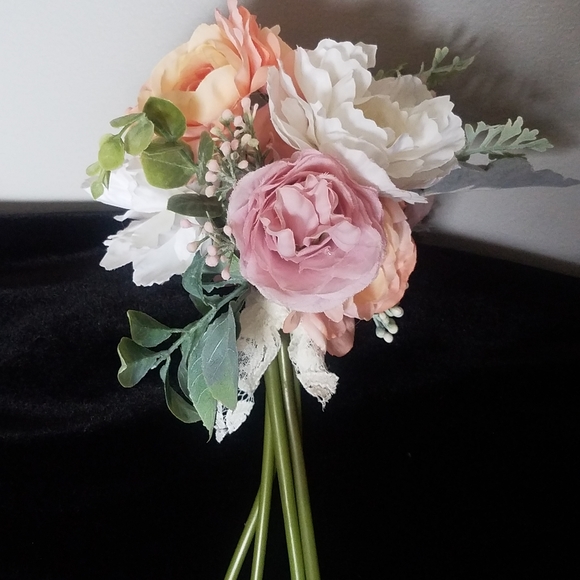 Custom Floral Accessories Mystery Bundle - Picture 8 of 16